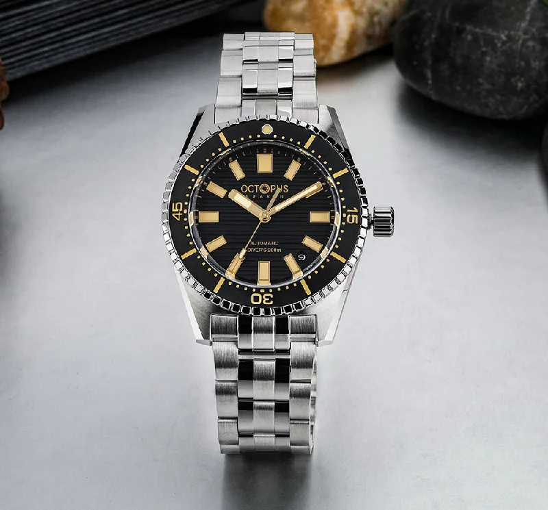 Vintage Black (yellow indices)