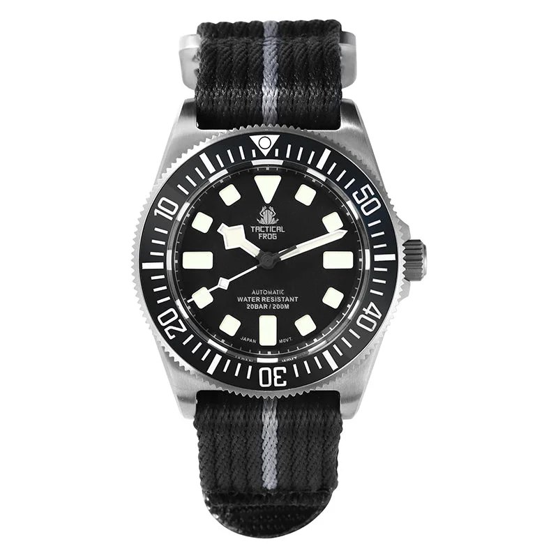 Black dial - black bezel