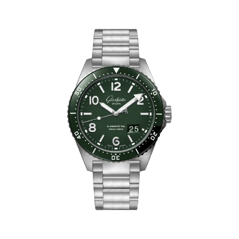 Asian-market exclusives-SeaQ Panorama Date Varnish Reed Green 43mm - Stainless Steel on Bracelet Asian-market exclusives-SeaQ Panorama Date Varnish Reed Green 43mm - Stainless Steel on Bracelet